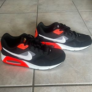 Brand new Nike Max IVO men’s size 10.5